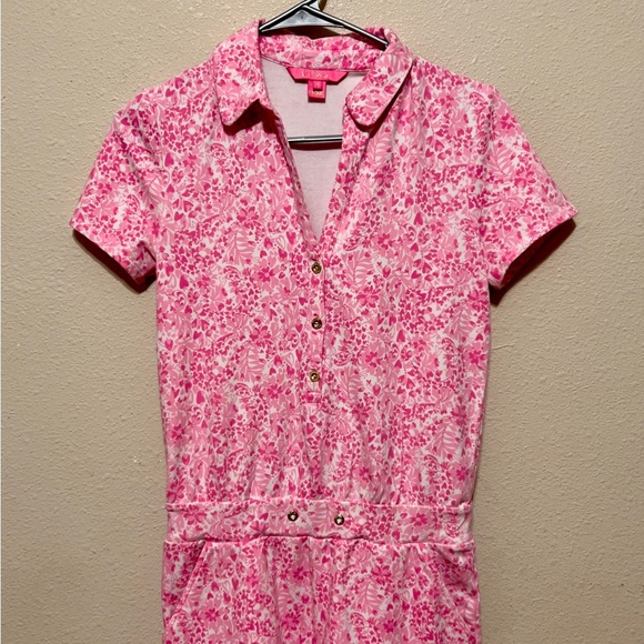 Lilly Pulitzer Pink & White Patterned Women's Romper with gold accents. Size XS - Picture 2 of 6